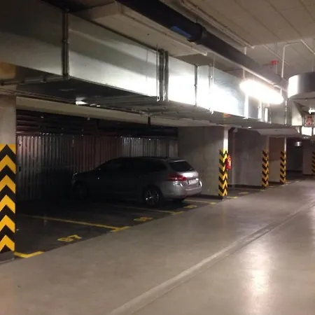 Nadwarcianski 아파트 *